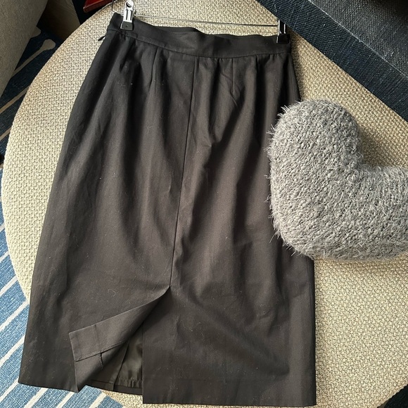 Yves Saint Laurent (YSL) pencil skirt in black, size 4 - Picture 1 of 12
